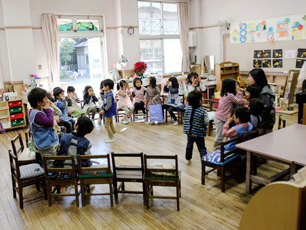冬天要不要繼續(xù)送孩子上幼兒園？冬天堅持送園好處多多
