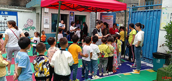 家長(zhǎng)接娃的四種常見(jiàn)行為，將讓幼兒園老師更討厭你的孩子！